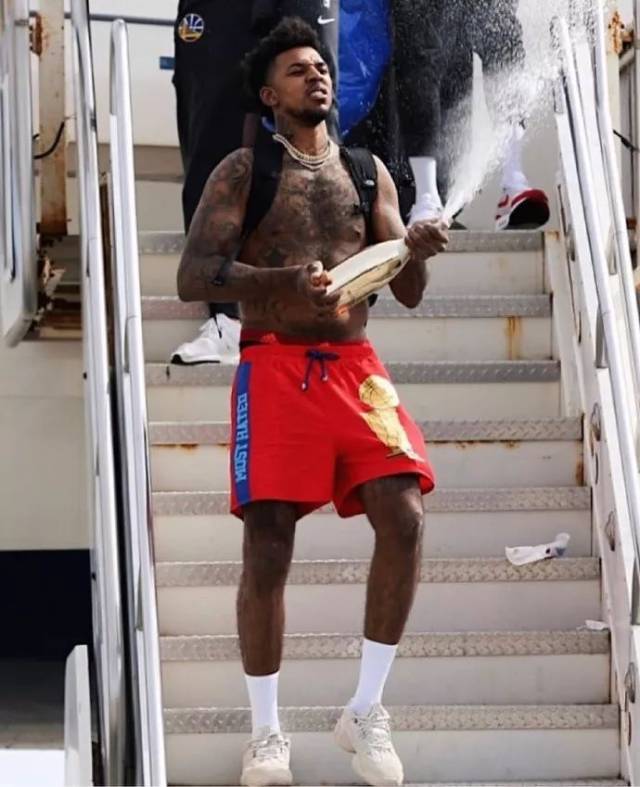 TA报道4-3-3阵型：起源于荷兰全攻全守，如今阵型界限已模糊（TA解析4-3-3：源自荷兰全攻全守，现今阵型边界愈发模糊）