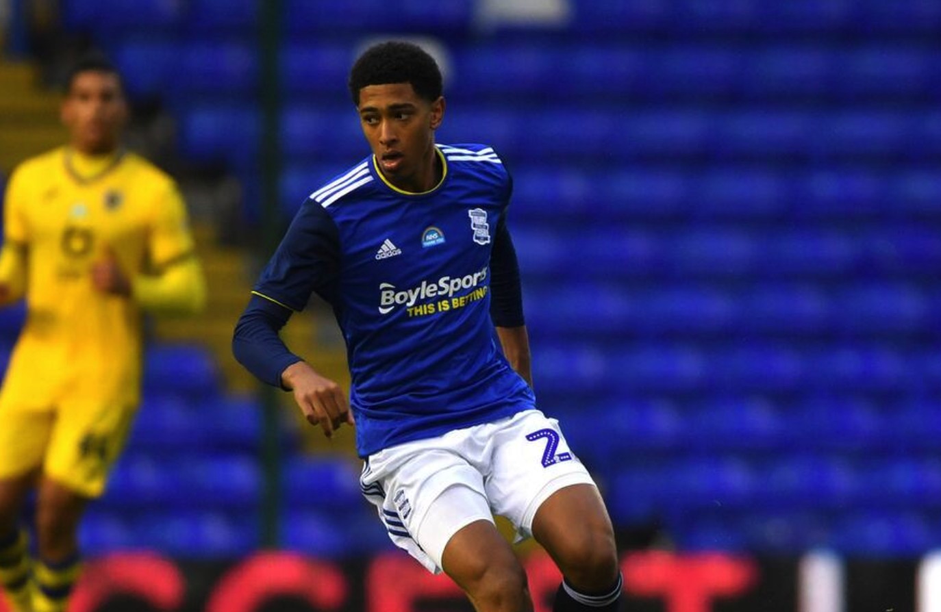 记者：巴萨有人反对买断拉什福德，因他逼抢力度不够&年薪高（记者：巴萨内部有人反对引进拉什福德，理由是逼抢力度不足且年薪过高）