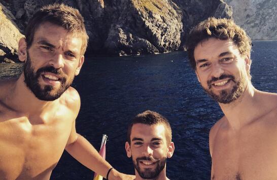 托尼：我从未想象过莱奥能踢中锋，阿莱格里就像是一个魔术师（托尼：从未想到莱奥能胜任中锋，阿莱格里堪称魔术师）