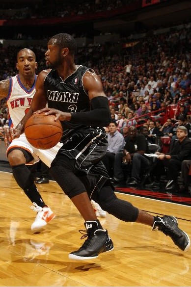 佛罗伦萨连续8场不胜，赛后哲科拿着扩音器与球迷沟通（佛罗伦萨已八战未胜，哲科赛后持扩音器与球迷沟通）