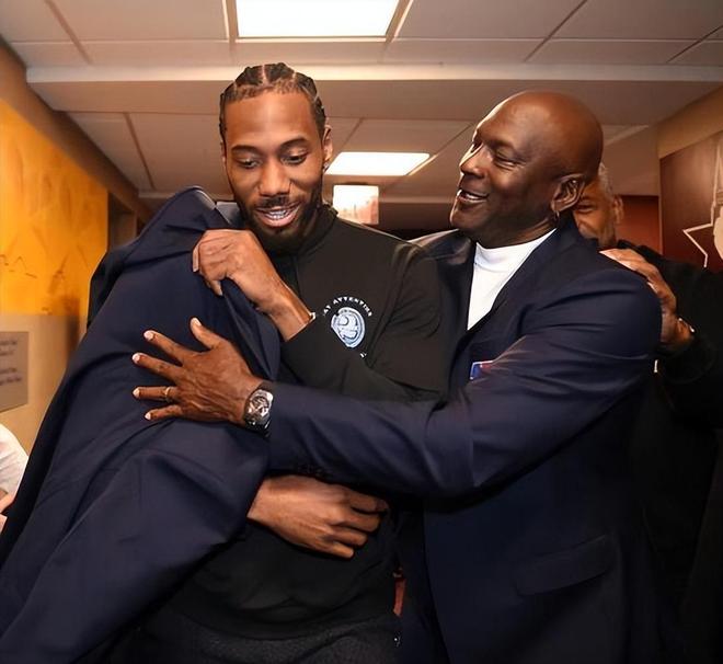 聊了什么？阿隆索欧冠赛后与弗林蓬进行了14分钟秘密会谈（欧冠赛后，阿隆索与弗林蓬秘密会谈14分钟：谈了些什么？）