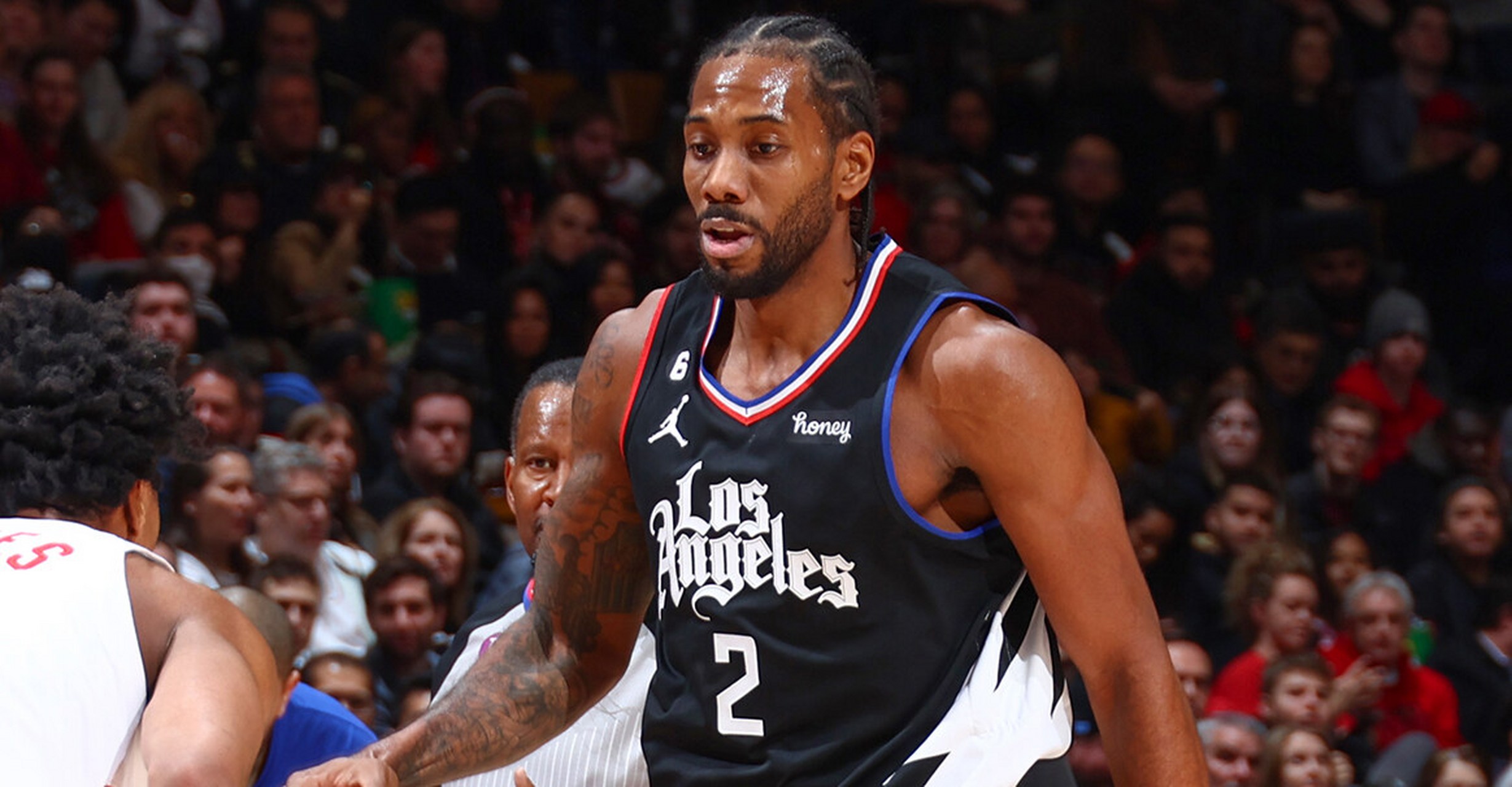 下半场隐身！狄龙24中10得到23分4篮板4助攻（后两节低迷，狄龙24投10中收获23分4篮板4助攻）