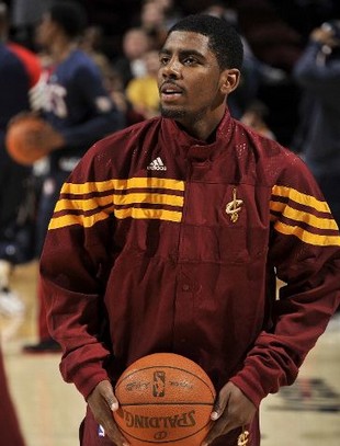 德媒：拜仁密切关注艾希霍恩，赫塔希望将解约金提高至2000万（德媒：拜仁持续关注艾希霍恩，赫塔拟将解约金上调至2000万）