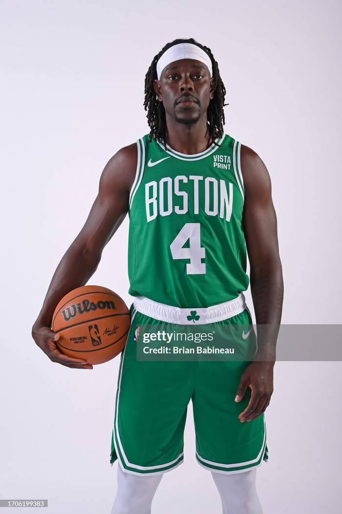 球队攻防节奏非常平衡（球队攻守节奏相当均衡）