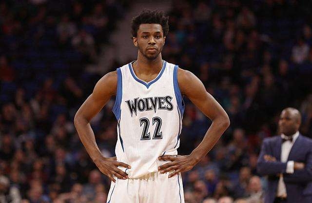 有争议，鲁本-内维斯、马赫雷斯等对C罗的绝杀点球予以嘲讽（C罗绝杀点球引发争议，鲁本-内维斯、马赫雷斯等人公开嘲讽）