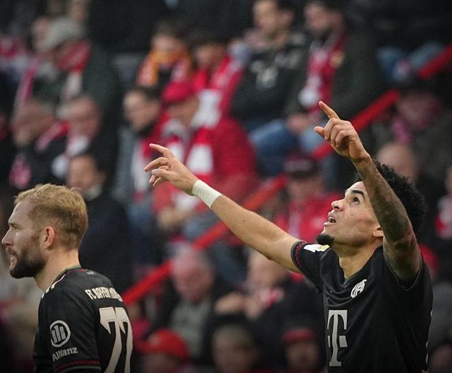 掘金约基奇三双末节爆发（约基奇砍下三双 末节引领掘金爆发）