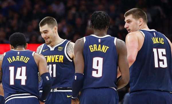 克雷莫内塞2-0莱切，博纳佐利建功，萨纳夫里亚锁定胜局（克雷莫内塞2-0击败莱切：博纳佐利先拔头筹，萨纳夫里亚终结比赛）