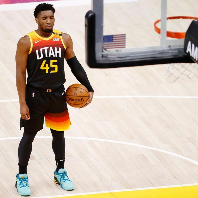 追光丨“第十二人”的热爱，让三十一年的坚守更有意义（追光丨“第十二人”用热爱点亮三十一年的坚守）