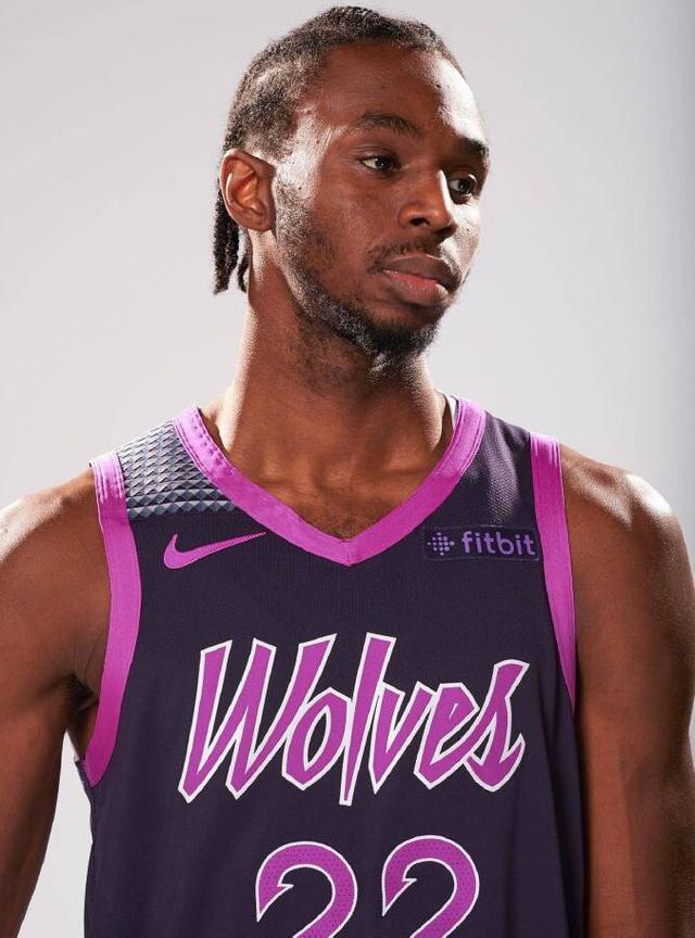 又伤了，对阵柏林联合时帕夫洛维奇的左大腿出现伤病（帕夫洛维奇在对阵柏林联合时左大腿再受伤）