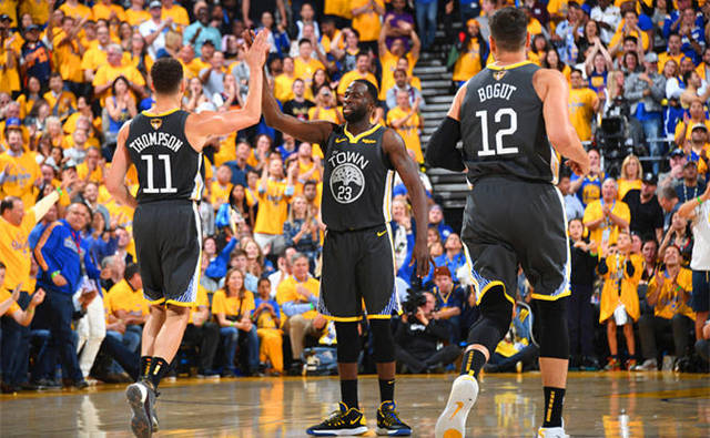 于根伟：杨梓豪的续约存在变数；目前看朴韬宇回归可能性不大（于根伟称杨梓豪续约尚存不确定性，朴韬宇回归希望渺茫）