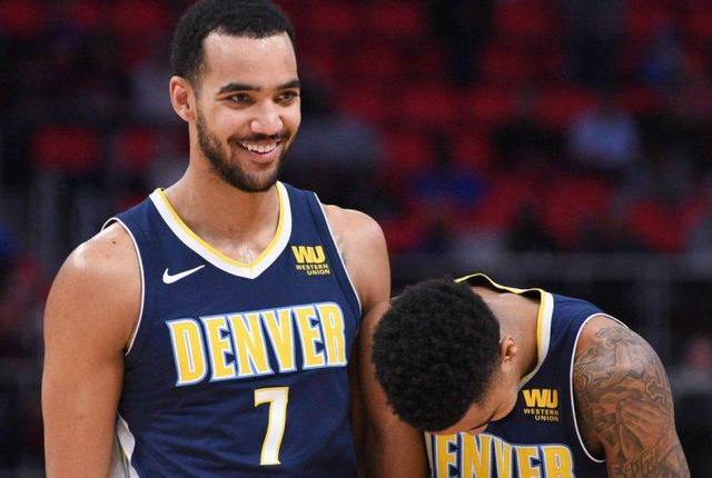 球星压哨三分把比赛送进加时（巨星压哨三分扳平，比赛拖入加时）