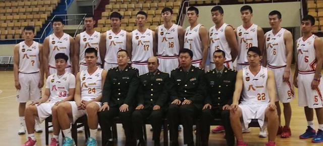 连救4个局点轰6-0！王曼昱打出窒息逆转，第三局直接打崩对手（连救4个局点后6-0反击，王曼昱上演窒息式逆转，第三局彻底打垮对手）