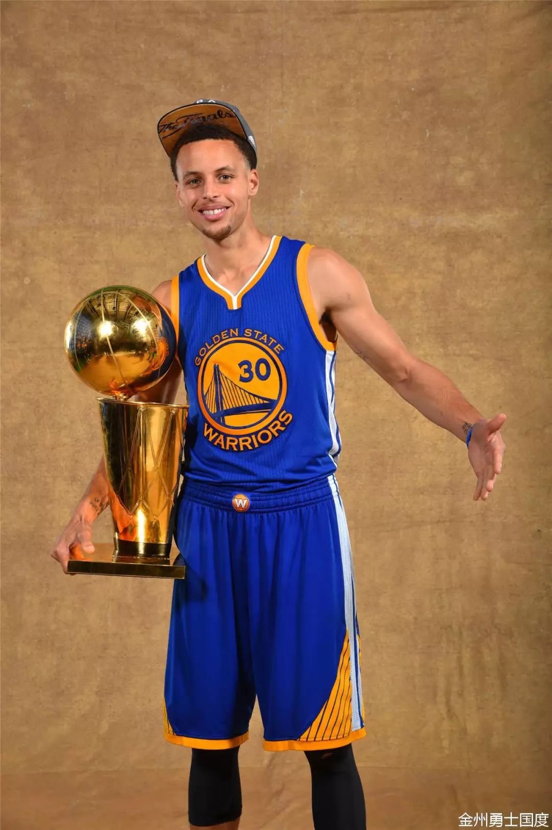 西甲：皇马主场3-0击败皇家贝蒂斯（西甲：皇马主场三球零封皇家贝蒂斯）