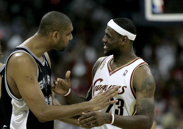 科斯塔库塔：库普梅纳斯踢后卫失误太多，位置提前有利于进攻（科斯塔库塔：库普梅纳斯后防失误偏多，前移位置更利进攻）