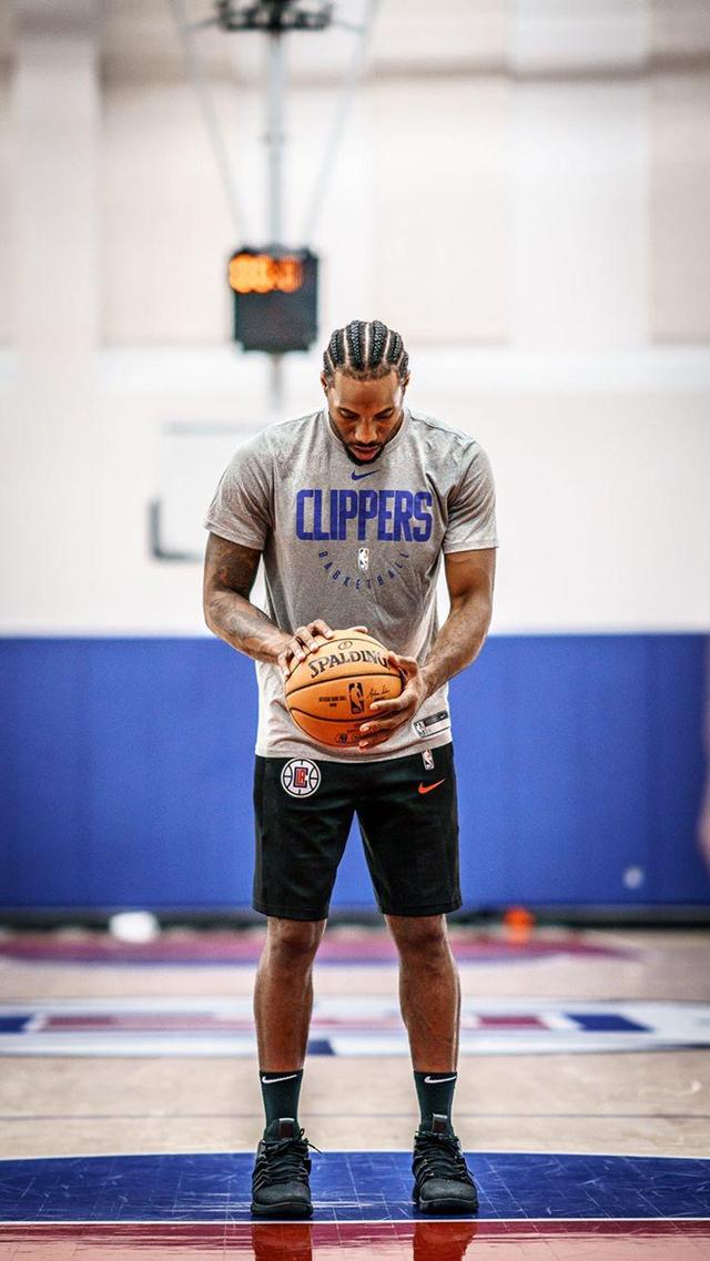 法尔克：凯恩与拜仁愿意续约至2028年，他愿意世界杯后再谈（法尔克：凯恩与拜仁有意将合同续至2028年，谈判将于世界杯后进行）