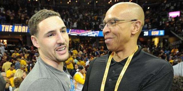 尼克斯重新找回主场气势（尼克斯再现主场统治力）